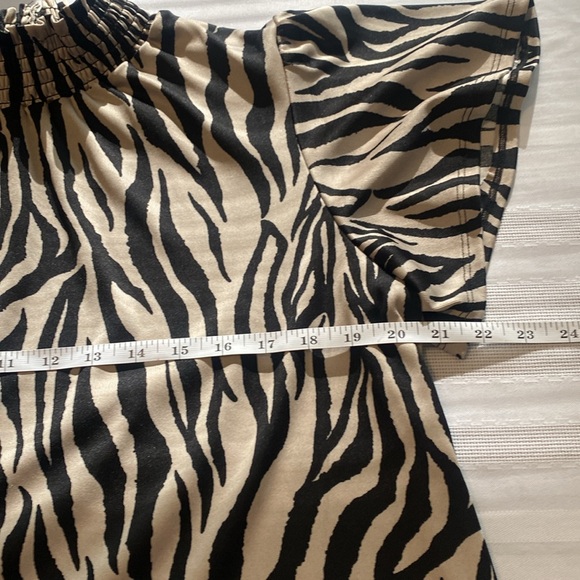 Beacon Zebra Print Flutter Sleeve Top - Picture 8 of 11